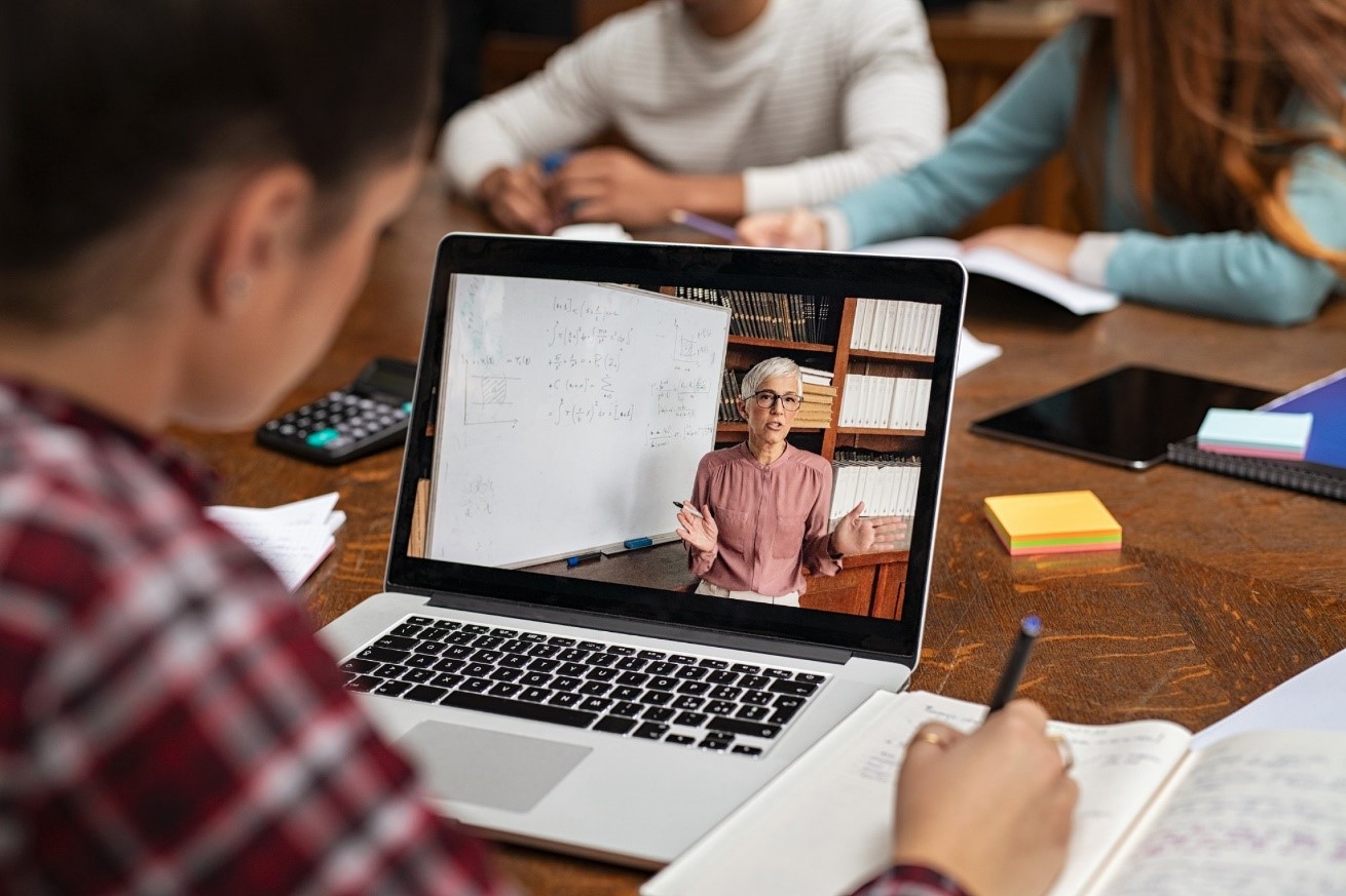 Why do RTOs need to understand SCORM files to deliver e-learning courses